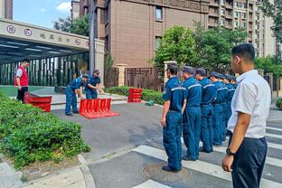 科尔：追梦格林预计会出战今天对阵76人的比赛