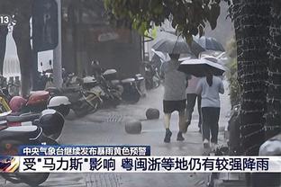 贝林厄姆再次现场观战弟弟比赛，并佩戴桑德兰围巾